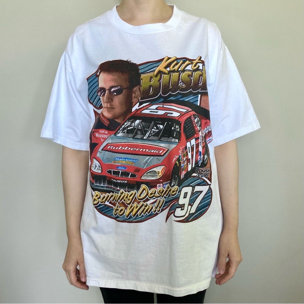 Vintage Chase Authentics NASCAR Kurt Busch race car graphic t-shirt. 🤍